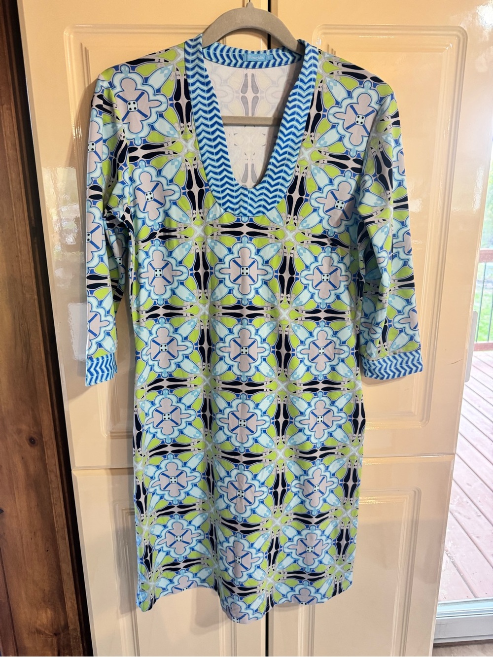 J. McLaughlin Long-Sleeve Tile-Print Dress in Light Blue & Lime